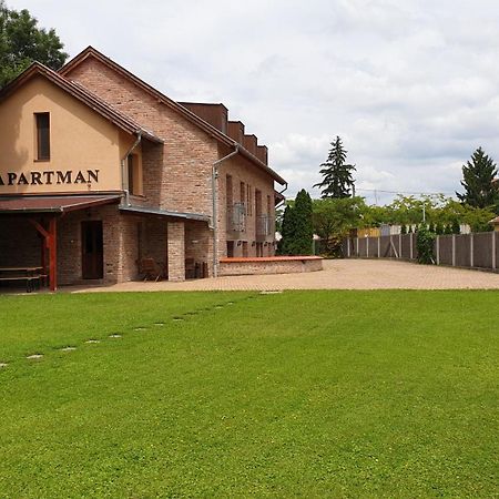 Gyulai Fuerdoe Apartman מראה חיצוני תמונה
