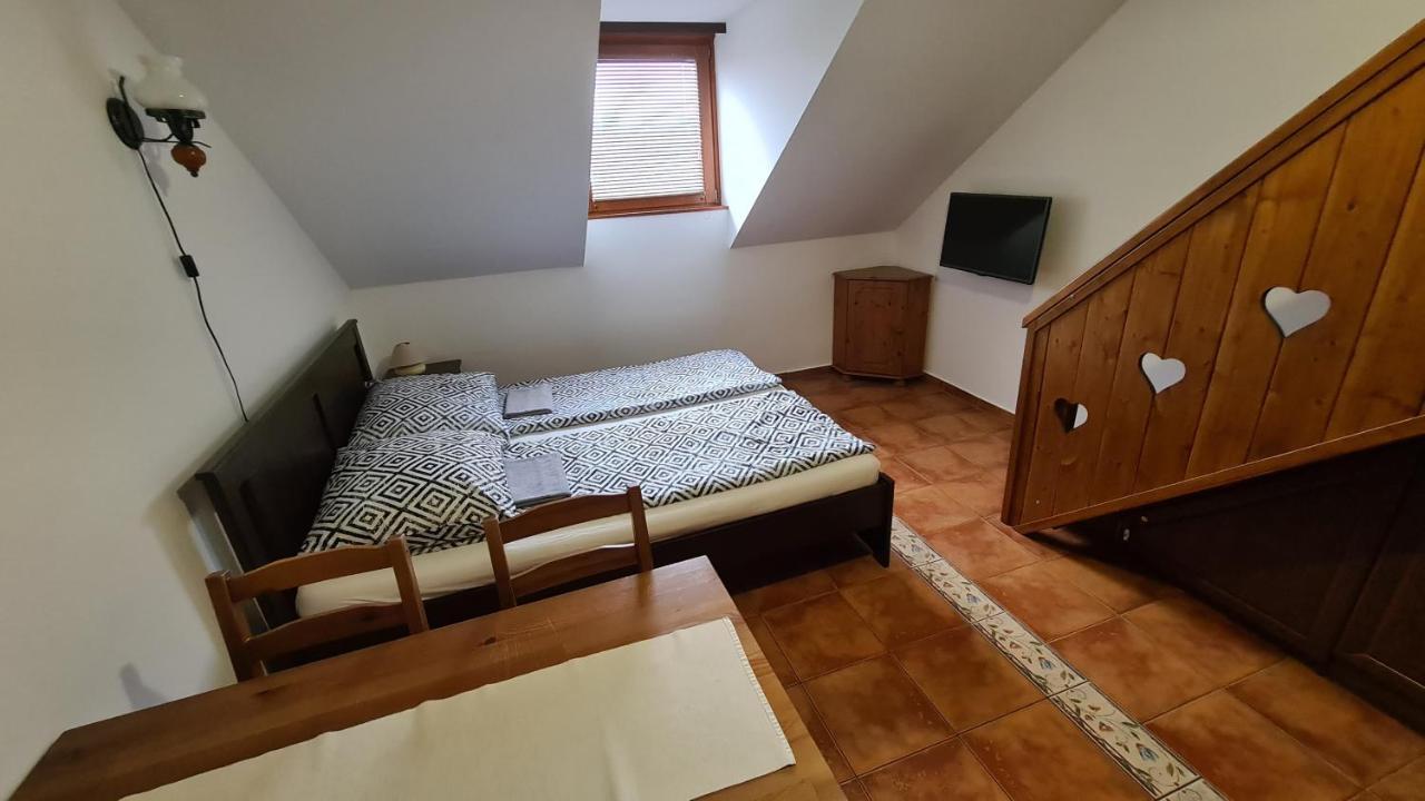 Gyulai Fuerdoe Apartman מראה חיצוני תמונה