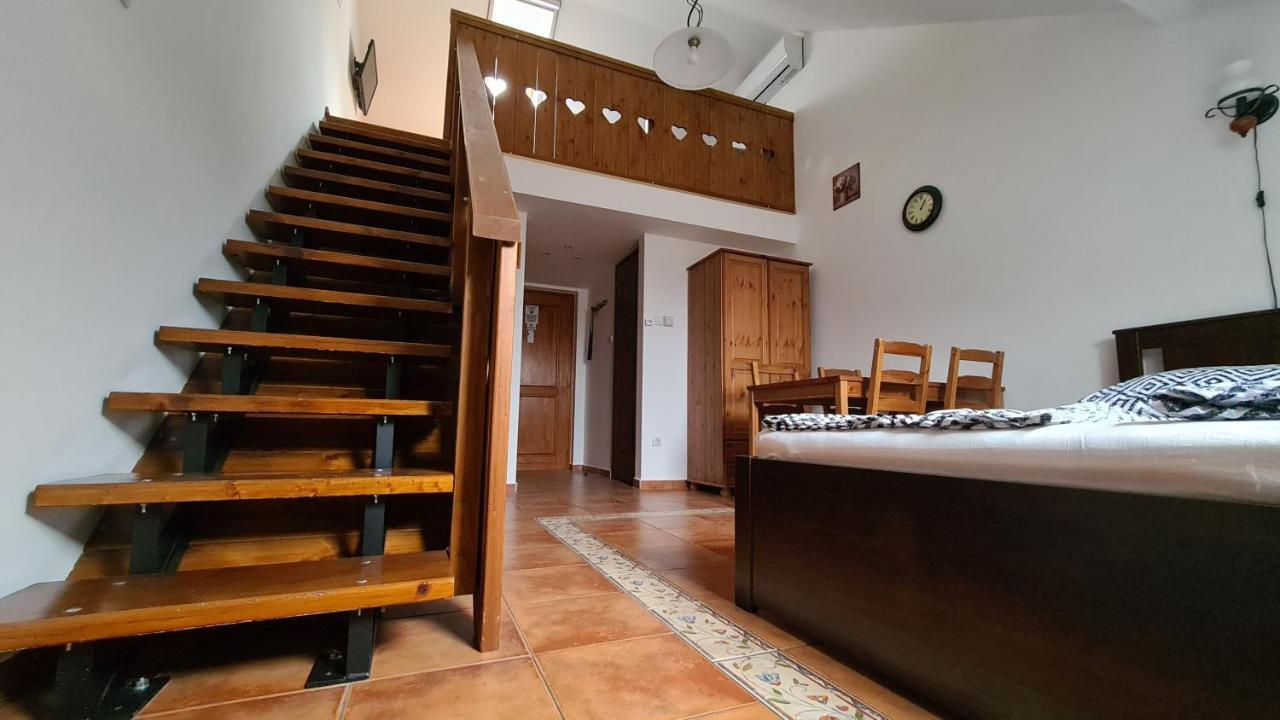 Gyulai Fuerdoe Apartman מראה חיצוני תמונה