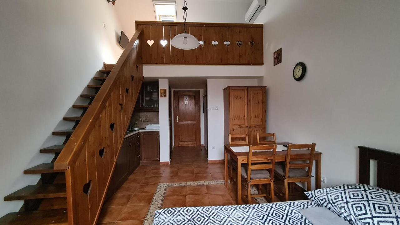 Gyulai Fuerdoe Apartman מראה חיצוני תמונה